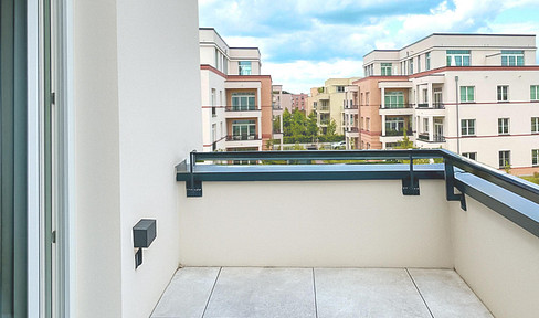 Stylish, bright 2-room apartment with balcony and view