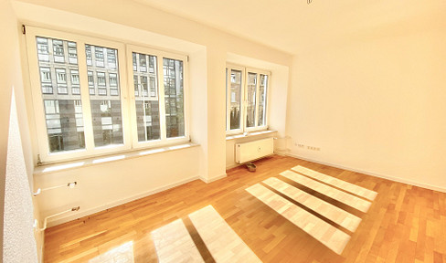 quiet, very bright 3 room west-facing apartment