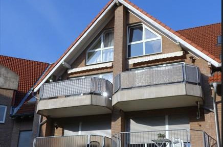 Bright 3.5-room maisonette with balcony & underground parking in a quiet location