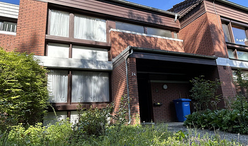 RESERVED: Semi-detached house with 5 rooms, a garden, a basement, and a garage, offered privately in Bovenden.