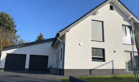 Exklusives Wohnhaus mit Pool, Doppelgarage & Herkules-Blick