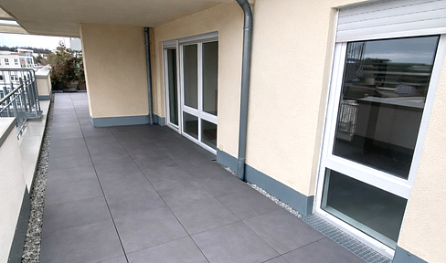 Bright 2-room apartment with large terrace & underground parking space in a central location in Homburg