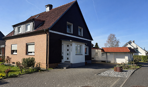 Charming semi-detached house with hobby room, garages and idyllic garden in Mettmann