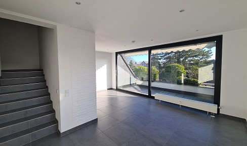 3,5-Zimmer Dachgeschoss-Maisonette in Wittlaer, Sonnenterrasse, Kamin, EBK