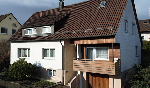 Very well-kept detached/two-family house in Lomersheim, garden, balcony, garage,