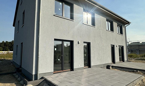 New detached house (5 rooms) with garden and parking space – only 1 available | located near Berlin/Potsdam.