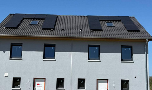 Neubau-Doppelhaushälfte (5 Zi.) mit Garten & Stellplatz – ruhig gelegen, schnell in Berlin/Potsdam