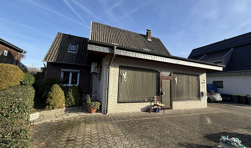 Versatile house with 2nd apartment, workshop, garage & garden. Free of commission in Niersenbruch KaLi