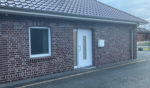 Senior-friendly semi-detached house in a central location in Ostrhauderfehn, with a garage.