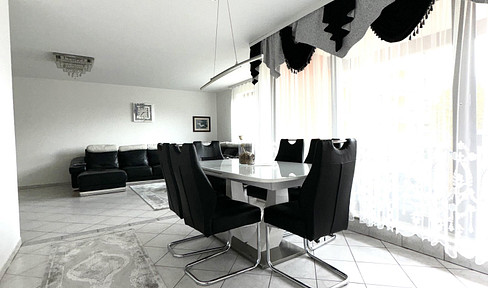 Wohnen mit Wohlfühlfaktor – Traumhafte 4-Zimmer-Wohnung mit Balkon und Tiefgaragenstellplatz