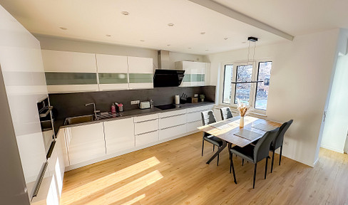 Exklusives Wohnerlebnis am Postplatz: Kernsanierte 2,5-Zimmer-Designwohnung