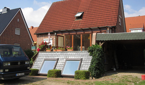 Estate house in red brick construction with south-facing orientation and ready to move in