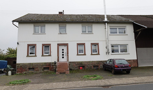 Free of commission: Two-family house with 742 m² plot - rough diamond with development potential