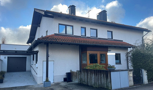 5-room apartment with sunny SW-facing balcony & attic conversion potential - ideal for families