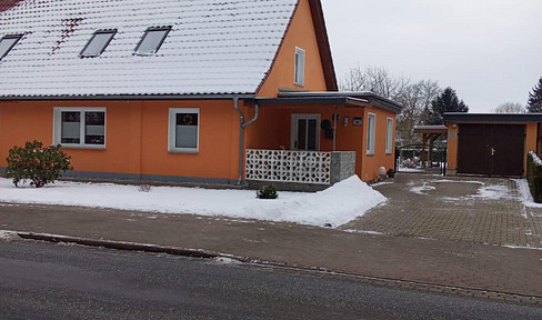 DHH in Weitendorf near Laage only 5 minutes to the A 19 for rent from 01.04.2026
