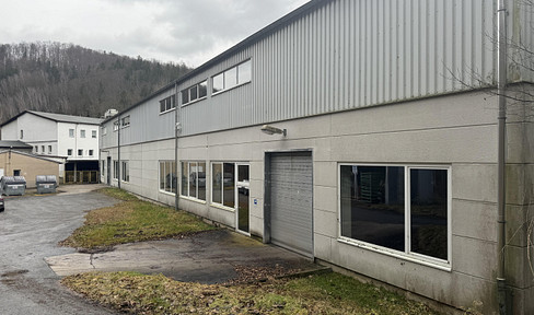 Lagerhalle / Produktion 3200qm mit Büro, Dusche, WC zu verkaufen