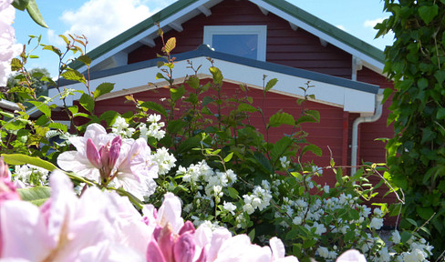 High-quality vacation property in Cuxland on the North Sea for owner-occupation