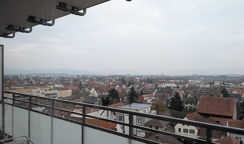 Top-Lage in Viernheim, Rathausstr. unweit Fußgängerzone: renovierte 3-Zim.Wohng, Balkon, Aufzug