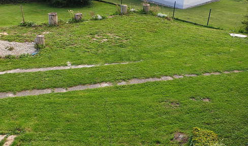 Sunny building plot with excellent transport links and nearby daycare center in Konzenberg