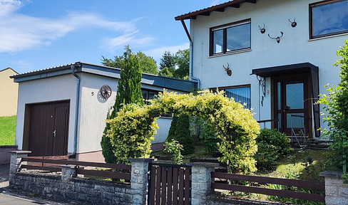 Detached house in a quiet location, with fantastic views and lots of development potential