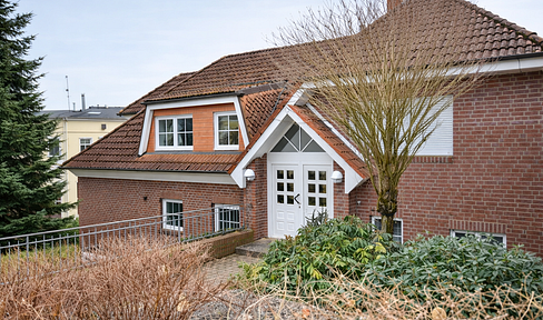 Well-kept 3-room apartment with new fitted kitchen, balcony and garage