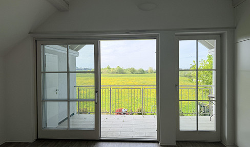 Spacious rooms, clean lines, and plenty of light – a stylish and generously sized apartment with gallery space, covering 150 square meters.