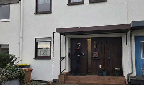 Reihenmittelhaus mit Potenzial in schöner Wohnlage