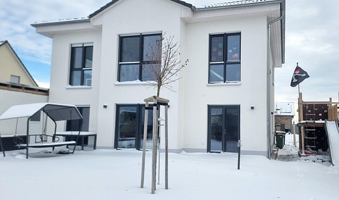 Town villa as good as new (built 2023) with 6 rooms and garden in Kleinkühnau