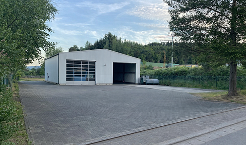 Gepflegte Gewerbehalle mit Freifläche, Büro- und Sozialräumen – ab 01/2027