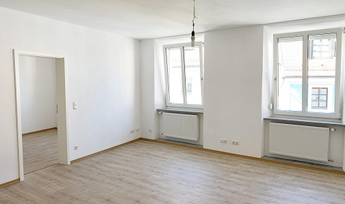 Beautiful renovated 3-room apartment in old building in Straubing (city center)