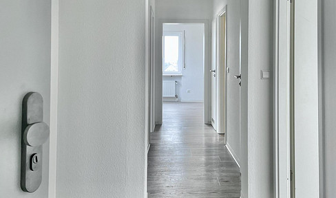 Bright 3-room apartment with south-facing balcony and view over Walldorf (modernized)