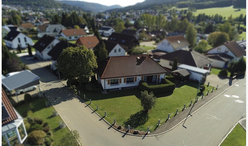 Detached house bungalow with large sunny plot