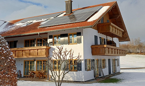 Former farmstead with large plot of land in southern Oberallgäu