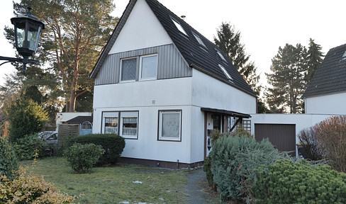 Detached house with garden and garage in Rudow, available