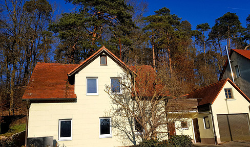 Charmantes, freistehendes u. teilsan. Einfamilienhaus bezugsf. mit unverbaubarem Fern- und Waldblick