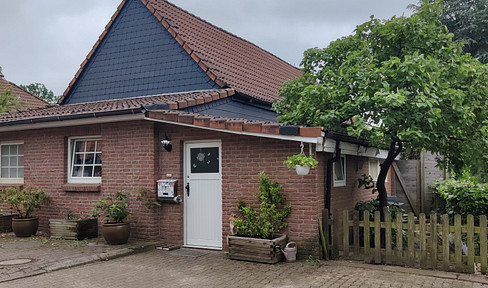 House-like 4-room apartment with private entrance, terrace & attic room in Seevetal