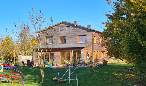Modernes Land-Idyll, 1,2 ha & Einnahmepotenzial: Architekten-(2018) / Bauernhaus (1946) in Einem