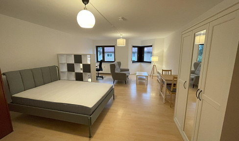 Großes komplett neu möbliertes 1-Zimmer Apartment inkl. neuer Einbauküche in Siemens Campus Nähe