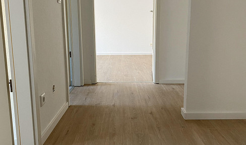 Central-quiet- Completely renovated apartment, balcony, new fitted kitchen, elevator, underground car park