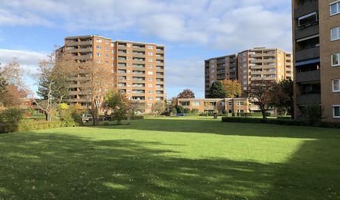 Idyllic living with pool, sauna and large park