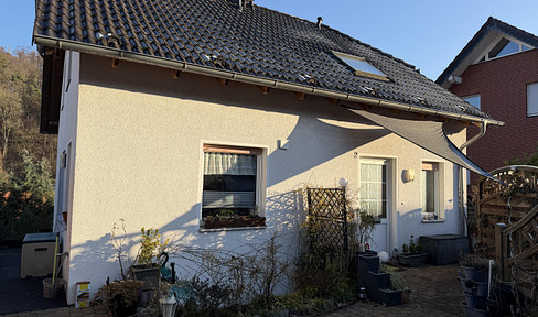 Family-friendly detached house with separate granny apartment