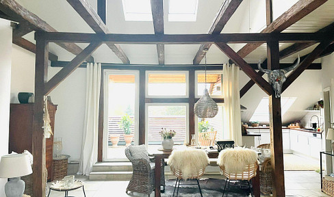 City Living Deluxe: 2 Zimmer Dachgeschossjuwel mit großzügier Loggia