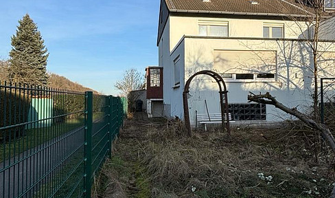 2 Familien Haus für Sanierer auf großem Gartengrundstück