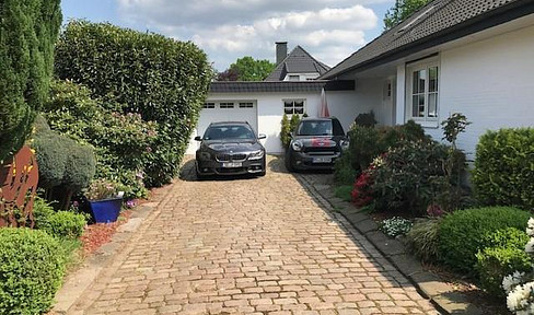 Exclusive hipped roof bungalow in a quiet but central location, Bönningstedt