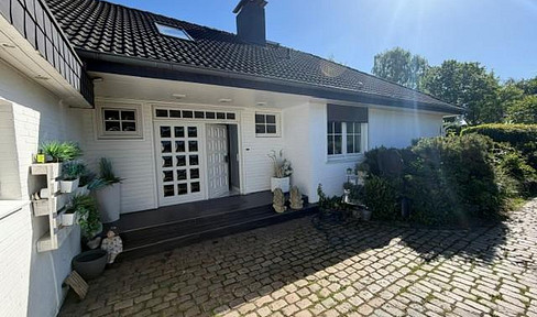 Exklusiver Walmdachbungalow vor den Toren Hamburgs, Bönningstedt, provisionsfrei