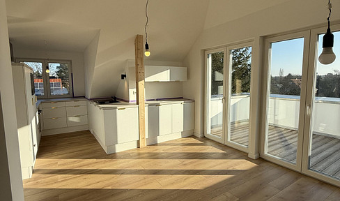 First occupancy - sunny top floor apartment with spacious roof terrace in the fairytale district of Köpenick