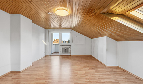 Move in immediately! Bright, light-flooded 3-4 room apartment in a top location in Neutraubling