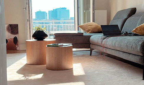 Refurbished old building apartment - quiet & flooded with light, 2 balconies, everything for everyday life in 50 m