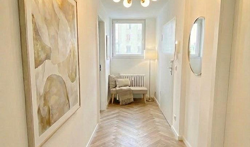 High-quality 2-room apartment in Charlottenburg freshly renovated with herringbone floor & balcony