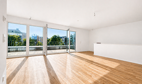 Bright, designer-style duplex apartment with a spectacular sun terrace.